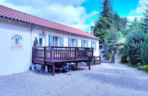 Pradelles Apartment | Studio for 4 people with private garden