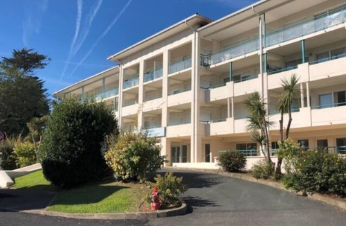 Ciboure Apartment | Studio for 4 people with terrace, ideally located, residence with swimming pool