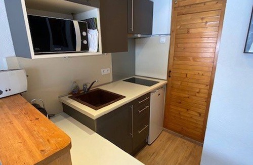 Arette Apartment | Studio for 4 with balcony, direct access to slopes, elevator
