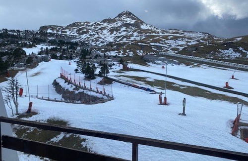 Arette Apartment | Studio for 4 with balcony, direct access to slopes, elevator