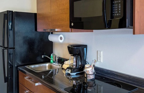 Bismarck Hotel | Studio for Extended Stays w/Full Kitchen & Easy Meal Prep