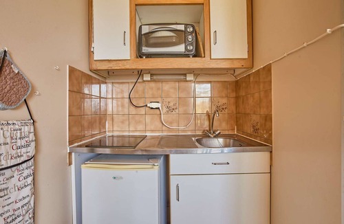 Barbotan-les-Thermes Apartment | Studio for 2 near Lake Uby, pets allowed, parking, wifi