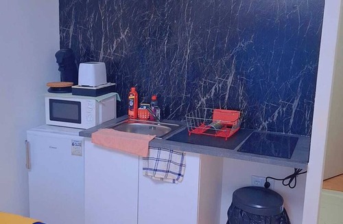 La Courneuve Apartment | Studio for nomadic travelers near Pais