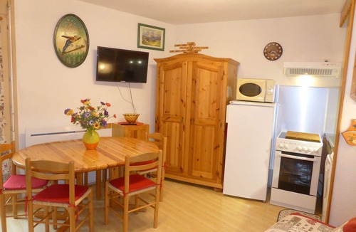 Les Contamines-Montjoie Apartment | Studio cabin for 6 in Contamines-Montjoie with private parking