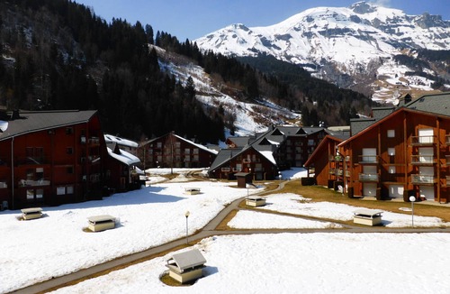 Les Contamines-Montjoie Apartment | Studio cabin for 6 in Contamines-Montjoie with private parking