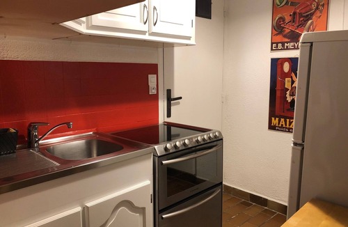 Les Lecques Apartment | Studio 37m - The beach 6 minutes walk - private parking - comfortable. Calm.