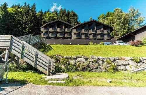 Saint-Nicolas-de-Veroce Apartment | Studio with balcony, parking, and ski storage