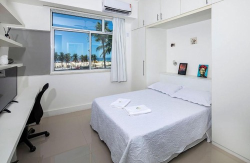 Leme Apartment | Studio front ocean view in Leme for 2 people