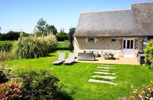 Saint-Fort House | Studio 'Gîte B du Domaine de l'Epinay' with Private Terrace, Garden and Wi-Fi