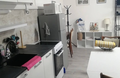 Bourg-Argental Apartment | Studio 'Gradina Bulgarana' with Shared Garden and Wi-Fi
