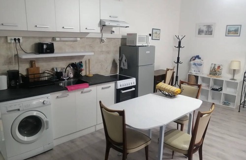 Bourg-Argental Apartment | Studio 'Gradina Bulgarana' with Shared Garden and Wi-Fi