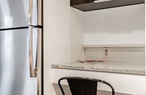 West Bellevue Bed & Breakfast | Studio | Gym, Pool | Bellevue | Sophari Towers A