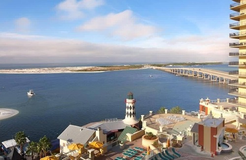 Destin Condo | Studio Harbor Walk Village | Stunning Beach!