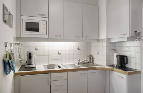 Seefeld in Tirol Apartment | Studio 'Harmony' with Mountain View, Shared Garden and Wi-Fi