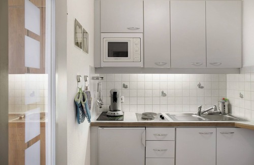 Seefeld in Tirol Apartment | Studio 'Harmony' with Mountain View, Shared Garden and Wi-Fi