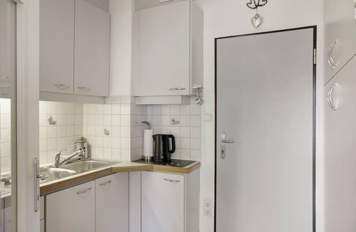 Seefeld in Tirol Apartment | Studio 'Harmony' with Mountain View, Shared Garden and Wi-Fi