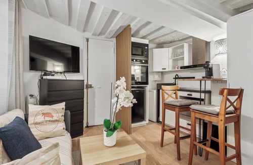 Paris City Center Apartment | Studio Herold - Place de Victoires by B'Your Home