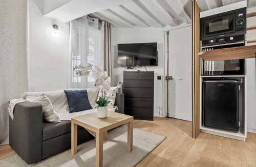 Paris City Center Apartment | Studio Herold - Place de Victoires by B'Your Home