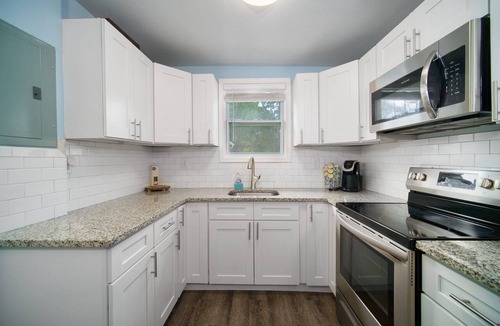 Southside Apartment | Studio Homey Studio Minutes from Mayo Clinic & UNF!