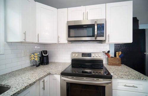 Southside Apartment | Studio Homey Studio Minutes from Mayo Clinic & UNF!