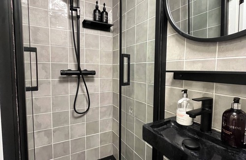 Grachtengordel-Zuid Hotel | Studio/hotel room in the heart of the city in 18th century house. Very private.