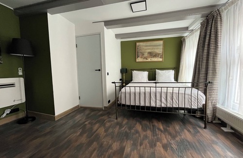 Grachtengordel-Zuid Hotel | Studio/hotel room in the heart of the city in 18th century house. Very private.