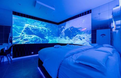 Messy Apartment | Studio Immersif Jaccuzi & Cinéma Disney et Astérix