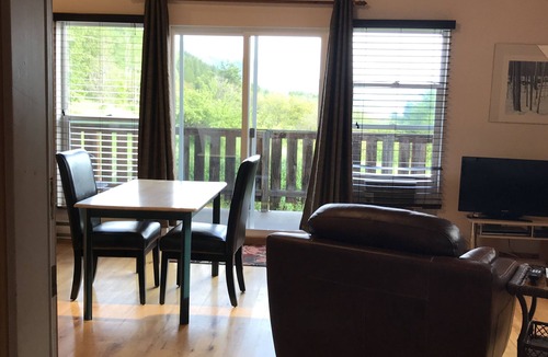 Fauquier Apartment | Studio in barn loft on large lakeshore property with beach. Stunning views over