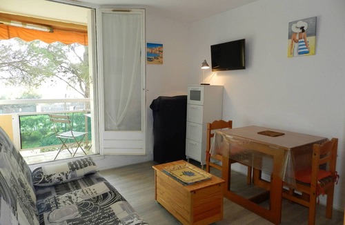 La Faviere Apartment | Studio in Bormes-les-Mimosas with balcony and private parking