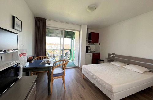 Cambo-les-Bains Apartment | Studio in Cambo-les-Bains, Internet, Parking, Pets allowed