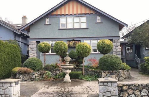Fairfield Apartment | Studio in Charming Manor near DT, Free Parking