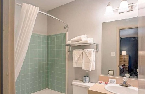Clinton Apartment | Studio in Clinton, IA+ breakfast and cleaning INCLUDED!