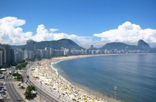 Copacabana Apartment | Studio in Copacabana close to the beach and next to the Metro, flexible check in.