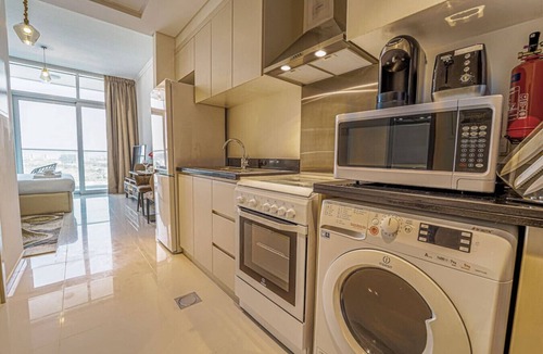 Dubai Apartment | Studio in Damac H1 by Deleguest