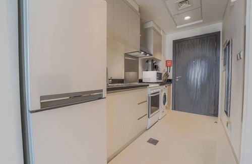 Dubai Apartment | Studio in Damac H1 by Deleguest