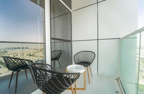 Dubai Apartment | Studio in Damac H1 by Deleguest