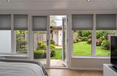 Greenford Broadway House | Studio in Greenford - 20 mins to Heathrow or London