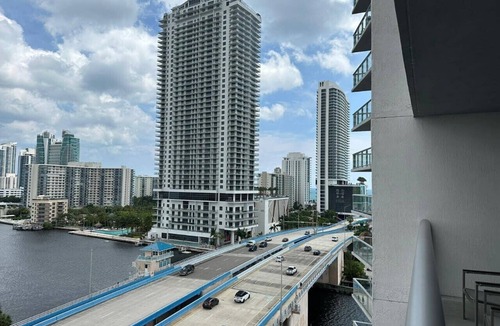 Hallandale Beach Apartment | Studio in the beach w/Heated Pool Next to Aventura