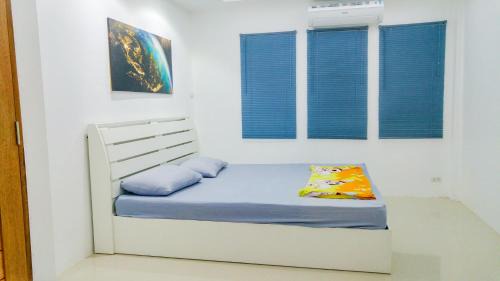 Bang Na Apartment | Studio in townhouse with private bath room and kitchenette