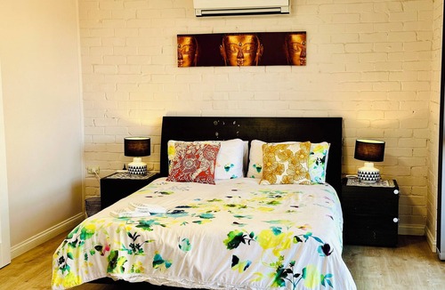 Turramurra Apartment | Studio in Turramurra,quiet & leafy.Walk to rail,public transportation and shops.