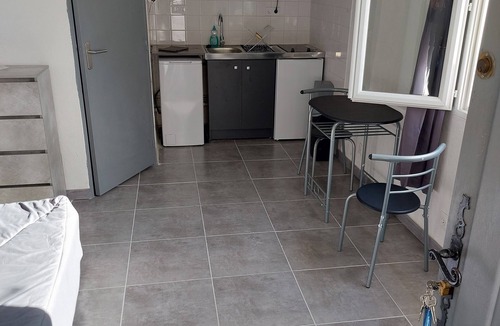 Vitrolles Apartment | STUDIO IN VITROLLES 13 BDR near Marseille TGV airport and bus station