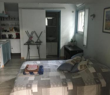 Saint-Didier Apartment | Studio indépendant climatisé en Provence