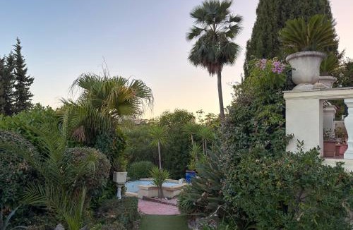 Fabron House | Studio indépendant en villa Calme, Jardins et Piscine à 5 min de la Mer