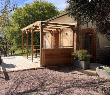 Bourg-le-Comte Apartment | Studio indépendant au calme avec terrasse