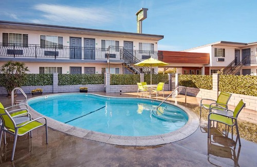 Downey Hotel | Studio Inn & Suites at Promenade Downey
