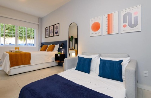 Catete Apartment | Studio inspirado em Athos Bulcao, AC, WiFi, TV