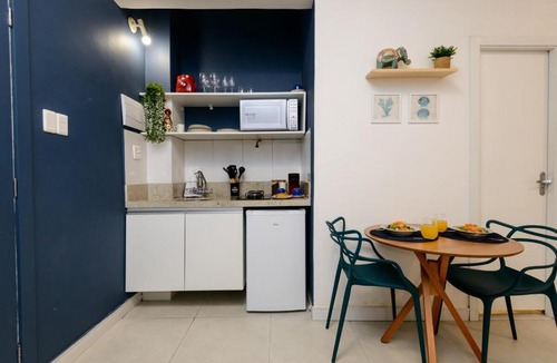 Catete Apartment | Studio inspirado em Athos Bulcao, AC, WiFi, TV