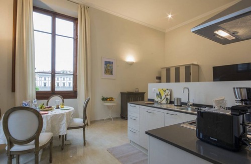 Santa Croce Apartment | Studio Iris in piazza Beccaria in Florence by Mmega