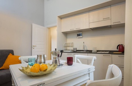 Santa Croce Apartment | Studio Iris in piazza Beccaria in Florence by Mmega