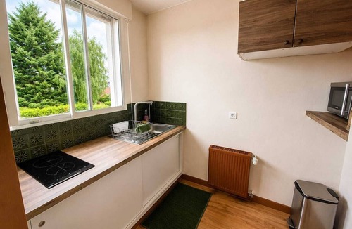 Avallon Apartment | Studio- Jungle Room